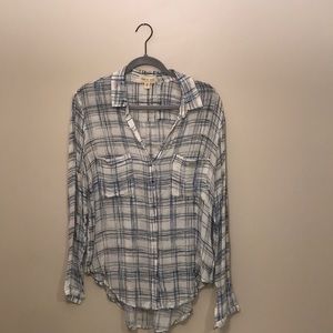 Plaid long-sleeve lightweight blouse
